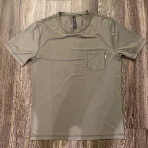 Vuori Tradewind Pocket Performance T Shirt M NWOT